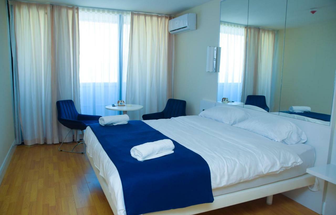 Aparthotel Sea View From The Clouds Batumi Exterior foto